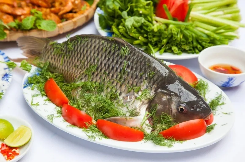 Nguyên liệu tươi là yếu tố quan trọng giúp cháo cá chép có vị ngọt tự nhiên, thơm ngon và không bị tanh khi nấu.