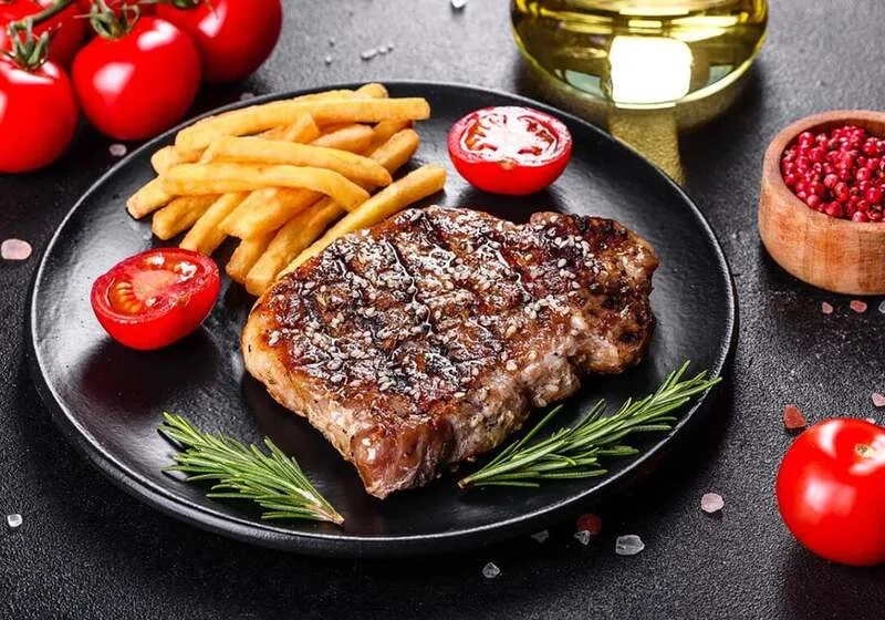 Các món thịt bò ít calo nên ưu tiên nhiều rau, ít dầu và gia vị vừa phải.